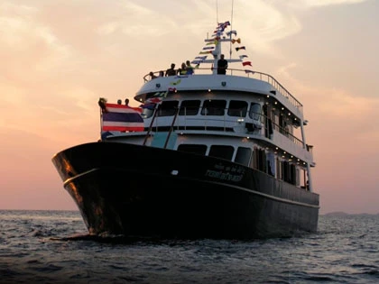 Click here to select your boat on our Dive The World website - High budget - ultimate in service and luxury